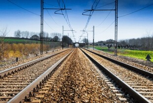 Росіяни атакували залізничний вокзал та колії у Херсоні: є зміни в графіку поїздів