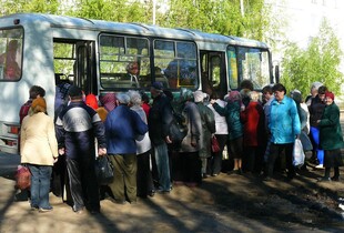 У Києві організували додаткові автобусні маршрути на поминальні дні