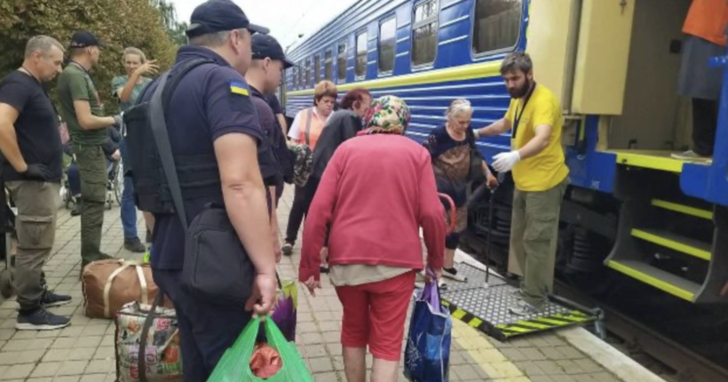 Наступ росіян на Харківщині: з регіону вже вдалося евакуювати майже дві тисячі осіб