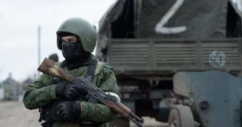 Російські окупанти зміцнюють третю лінію оборони біля захопленого Токмака