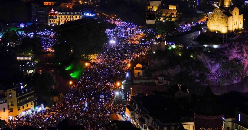 В Грузії на акцію протесту щодо закону про іноагентів вийшли понад 200 тисяч осіб