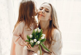 Зеленський зворушливим відео привітав українок з Днем матері