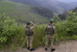 Декілька груп чоловіків намагалися через гори незаконно потрапити до Румунії