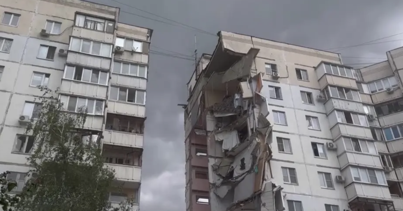 Обвал будинку у Бєлгороді: росіяни кажуть, що винна їхня ППО