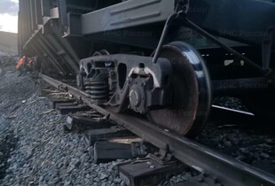 Під російським Волгоградом вантажний потяг зійшов з рейок (відео)
