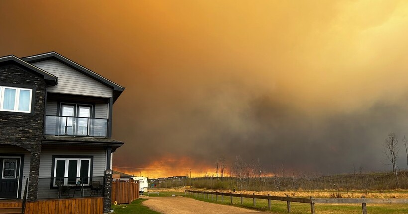 Канаду охопили лісові пожежі: оголошена евакуація, під загрозою нафтодобування 