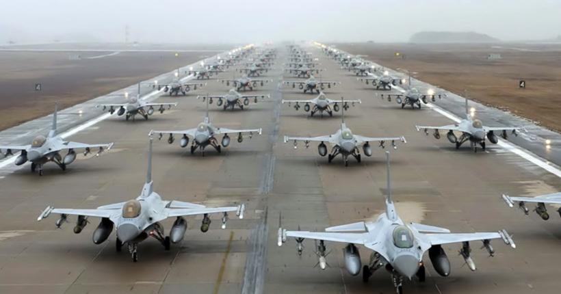 Група українських військових завершила у Нідерландах навчання з обслуговування F-16
