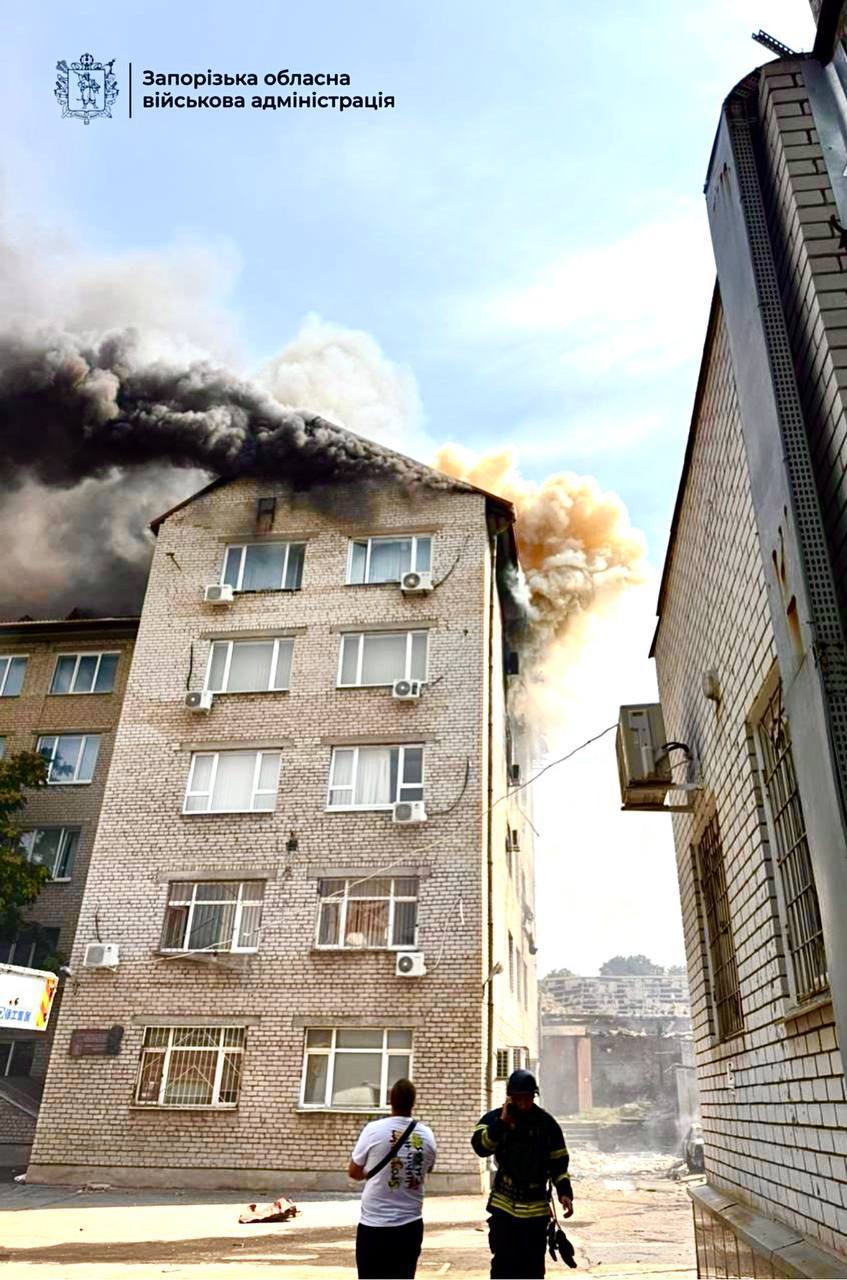 влучання у будівлю університету