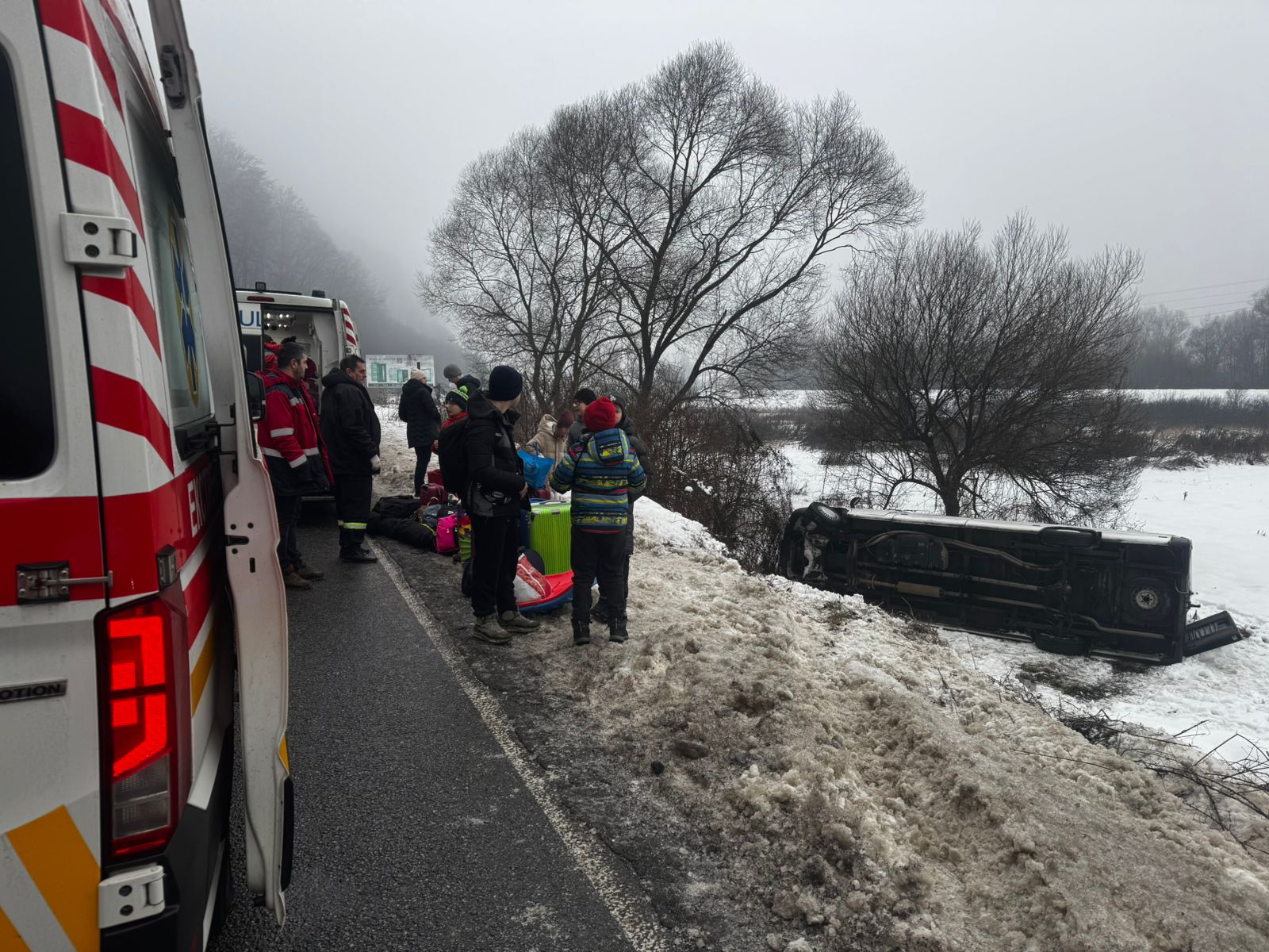 На Закарпатті перевернувся автобус з дітьми