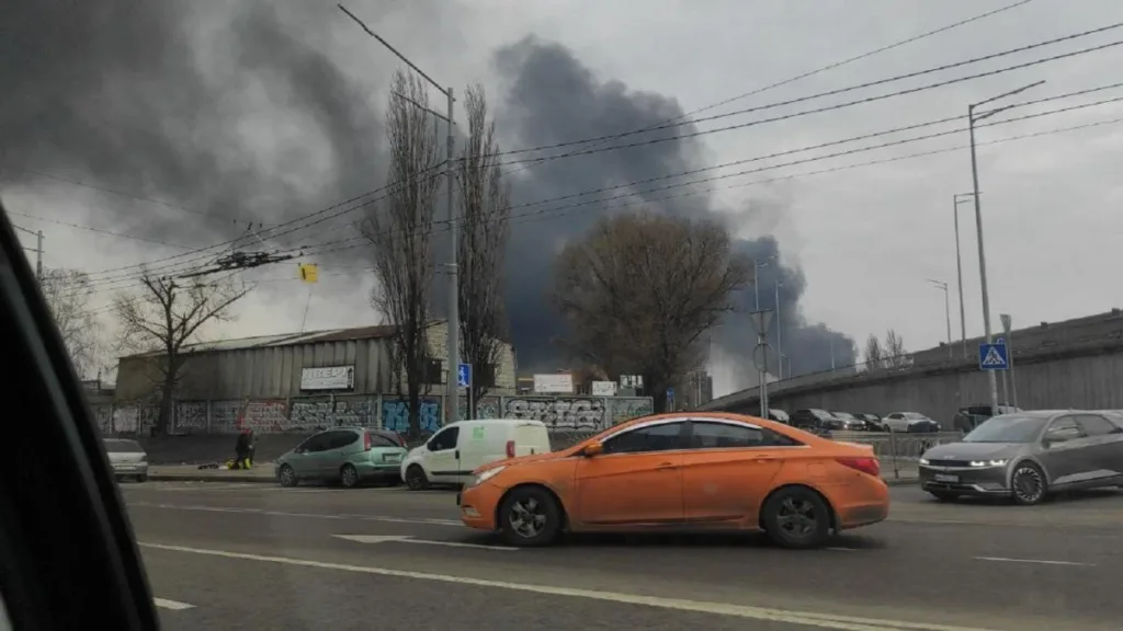 В Києві на підприємстві сталася пожежа