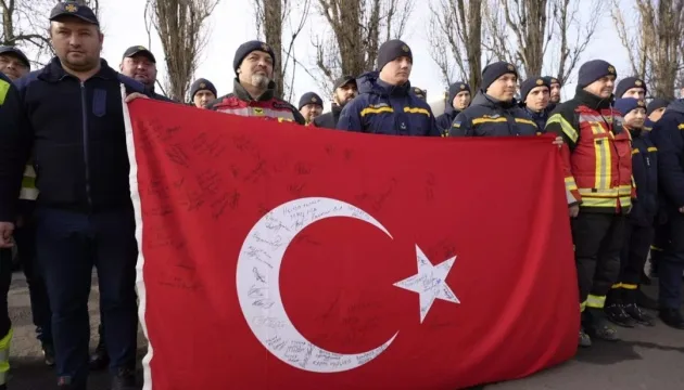 З Туреччини в Україну повернулася друга група рятувальників
