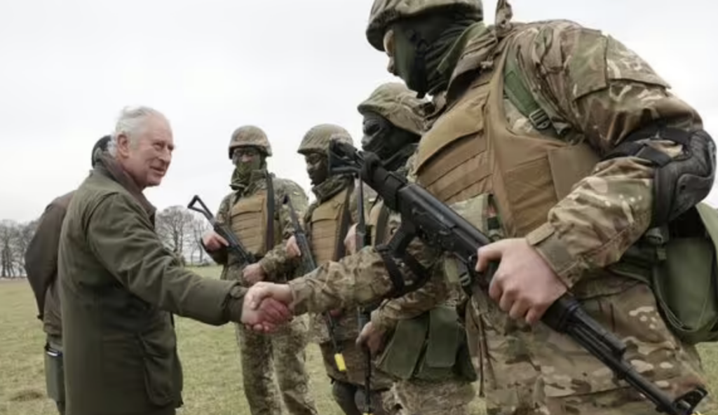 Король Чарльз відвідав українських військових на навчаннях в Англії