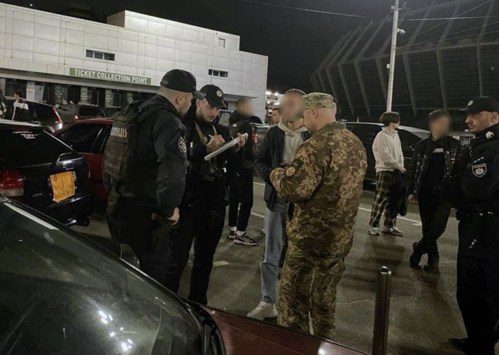 У Києві військкоми роздали повістки дрифтерам