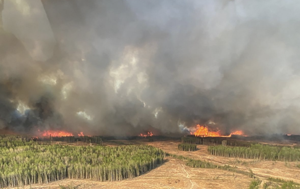 Лісові пожежі у Канаді 